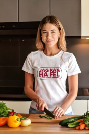 Jag kan ha fel, men det är högst osannlikt. T-shirt med humor från HeyMerch!