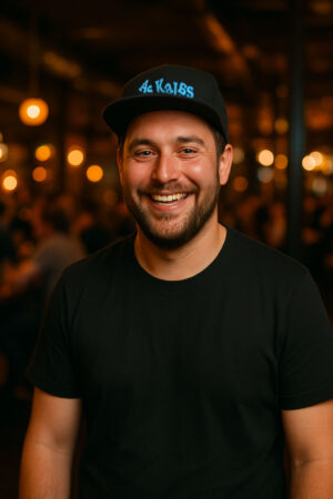 Keps med brodyren "As Kalas". En humoristisk referens till att vara riktigt packad