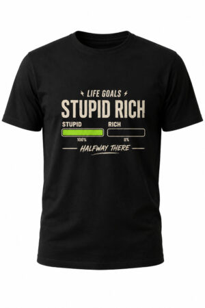 Stupid Rich T-shirt i svart. Humoristisk t-shirt med stupid 100% och Rich 0%.